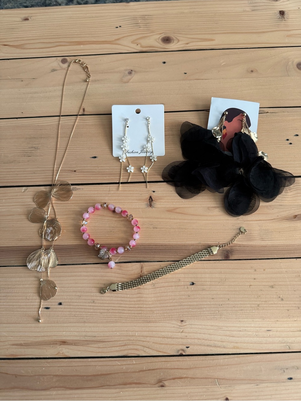 Small Fashion Jewelry Gold Tone Lot (5 pieces) NEW!